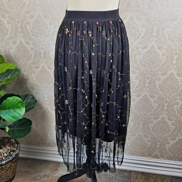 Miami Size Small Black Floral Embroidered Sheer Overlay Skirt Elastic Waist EUC - Picture 6 of 10